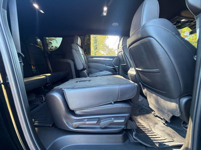 Used 2025 Cadillac Escalade ESV Luxury AWD/4WD image 27
