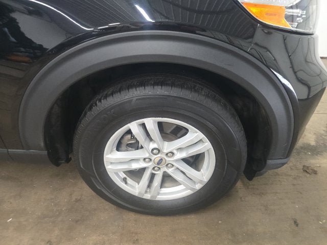 Used 2024 Ford Explorer XLT w/ Equipment Group 202A AWD/4WD image 2