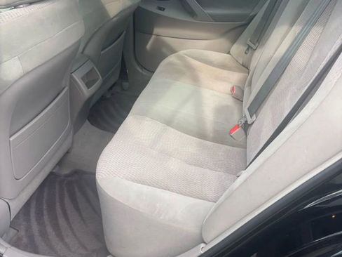 Used 2011 Toyota Camry LE image 15