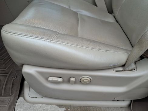 Used 2014 Chevrolet Suburban LTZ AWD/4WD image 17