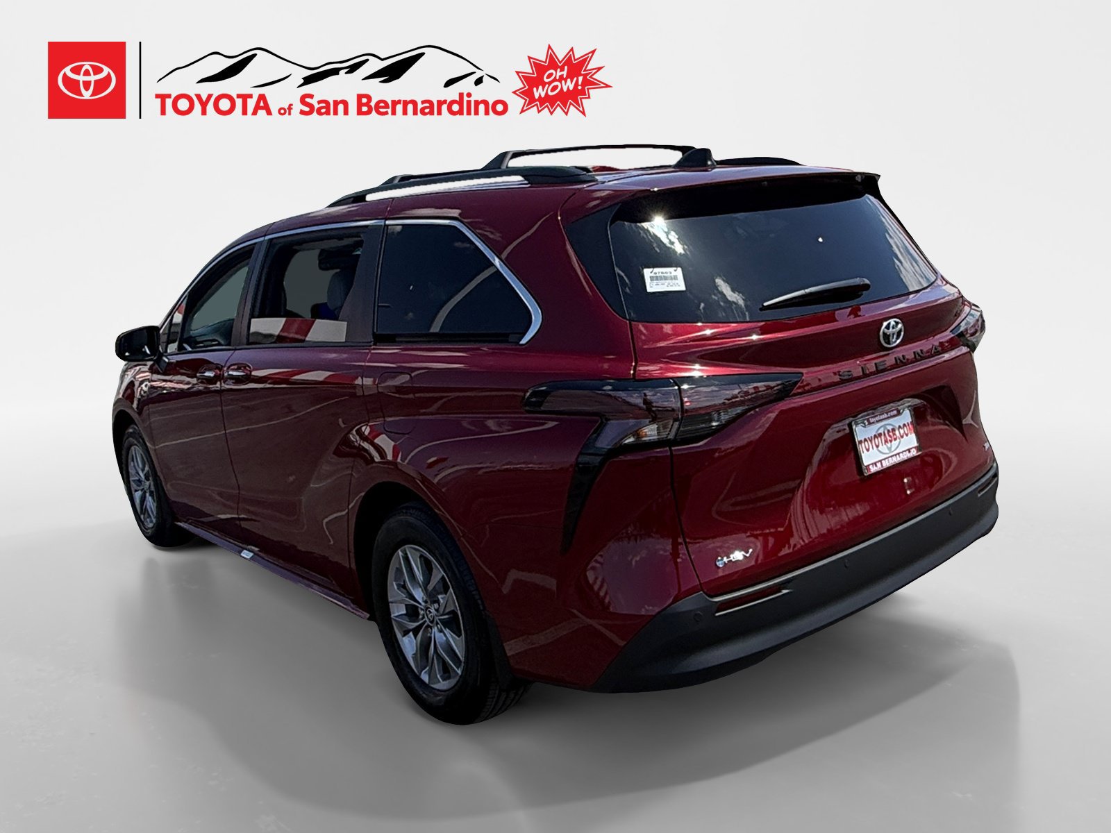 Certified 2026 Toyota Sienna XLE FWD image 3