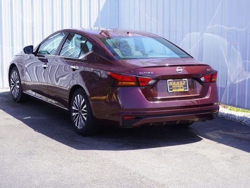 Used 2024 Nissan Altima 2.5 SV FWD image 4