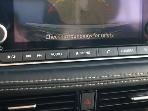 Used 2023 Nissan Rogue SV image 25