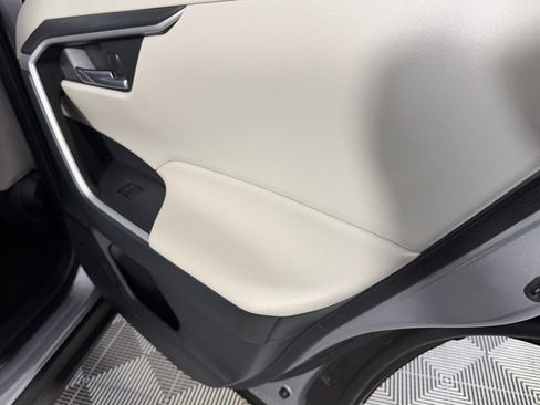 Used 2020 Toyota RAV4 XLE w/ Convenience Package image 29