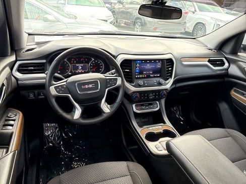 Used 2023 GMC Acadia SLE w/ Driver Convenience Package image 10