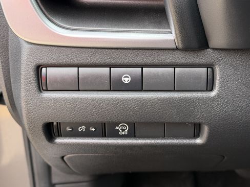 Used 2023 Nissan Rogue SV FWD image 21