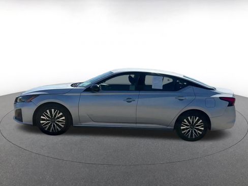 Used 2024 Nissan Altima 2.5 SV image 9