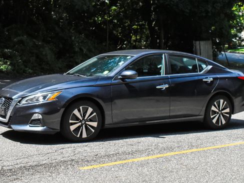 Used 2021 Nissan Altima 2.5 SV FWD image 3