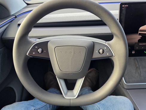 Used 2026 Tesla Model Y AWD image 11