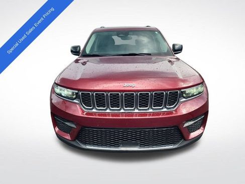 Used 2023 Jeep Grand Cherokee Laredo AWD/4WD image 9