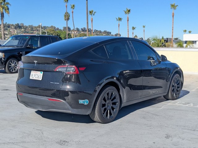 Used 2024 Tesla Model Y Long Range AWD/4WD image 5
