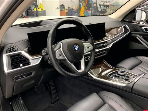 Used 2024 BMW X7 xDrive40i w/ Executive Package AWD/4WD image 3