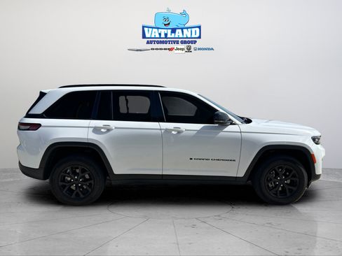 Certified 2024 Jeep Grand Cherokee Altitude RWD image 6