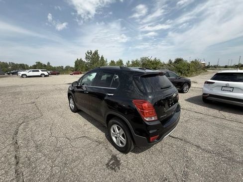 Used 2019 Chevrolet Trax LT w/ LT Convenience Package AWD/4WD image 3