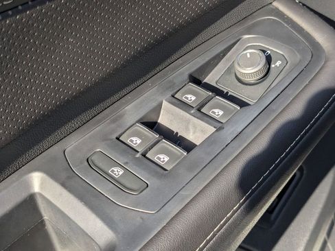 Used 2025 Volkswagen Atlas Cross Sport SE image 15