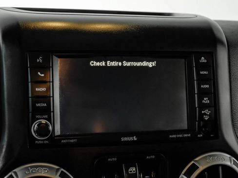 Used 2015 Jeep Wrangler Unlimited Rubicon w/ Connectivity Group AWD/4WD image 34
