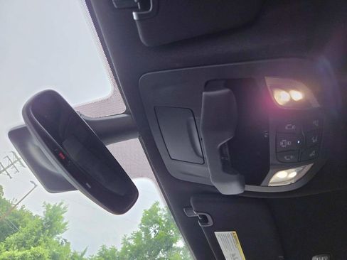 Used 2025 Chrysler Pacifica Select FWD image 32
