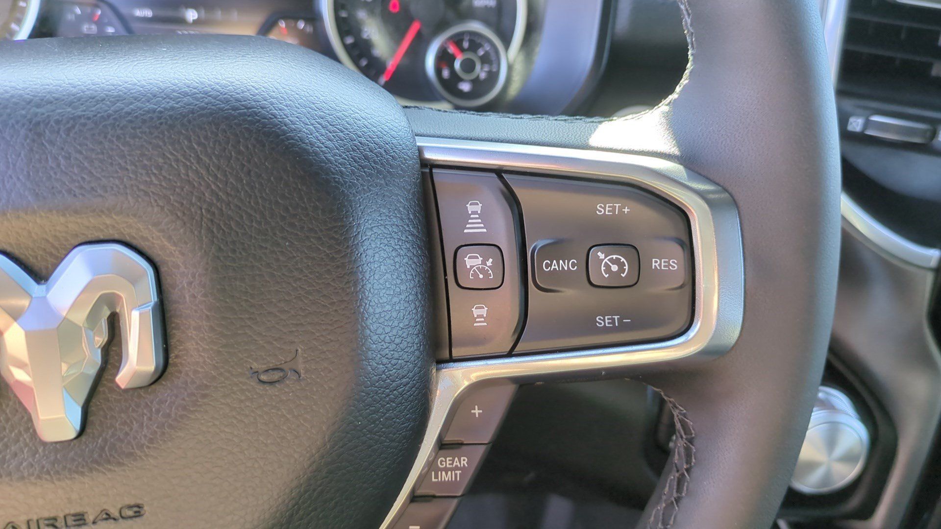 Used 2025 RAM 1500 Laramie w/ Sport Appearance Package AWD/4WD image 18
