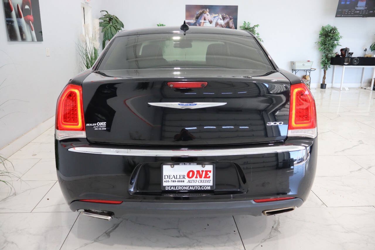 Used 2019 Chrysler 300 Touring w/ Driver Convenience Group RWD image 3