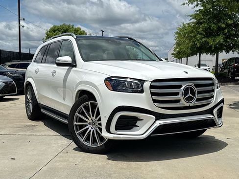 Used 2024 Mercedes-Benz GLS 580 4MATIC image 2