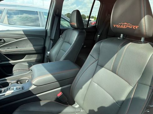 Used 2025 Honda Ridgeline TrailSport image 8