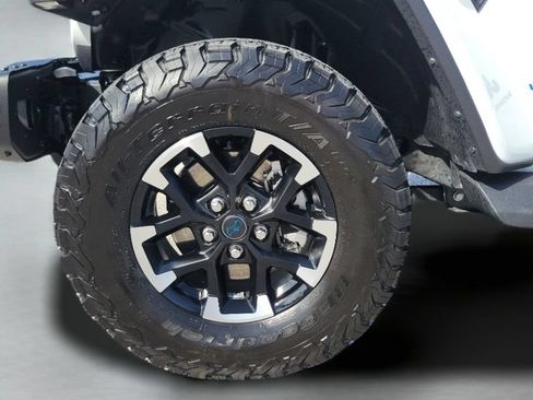 Used 2024 Jeep Wrangler Unlimited Rubicon 4xe AWD/4WD image 25
