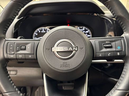 Used 2025 Nissan Pathfinder SV AWD/4WD image 30