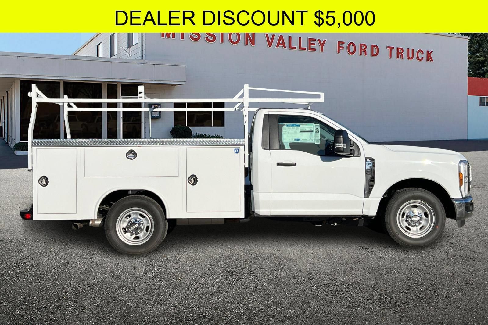 New 2025 Ford F350 XL w/ XL Chrome Package RWD image 3