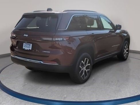 New 2025 Jeep Grand Cherokee Limited w/ Luxury Tech Group II RWD image 5