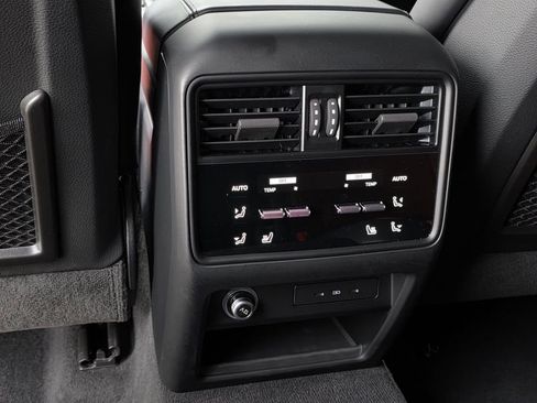 Certified 2025 Porsche Cayenne Coupe AWD/4WD image 23