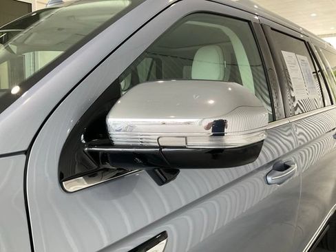 Used 2023 Lincoln Navigator L Black Label AWD/4WD image 3