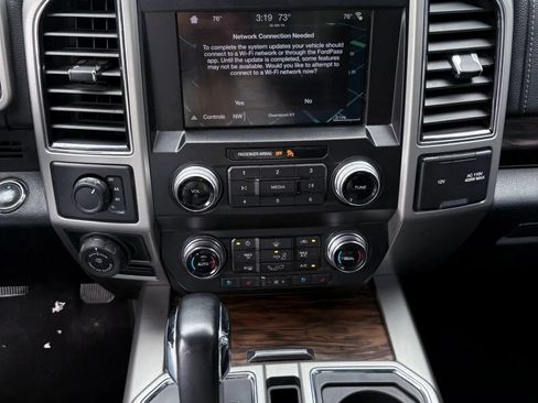 Used 2019 Ford F150 Lariat w/ Equipment Group 502A Luxury AWD/4WD image 26