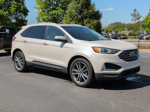 Used 2019 Ford Edge Titanium FWD image 3