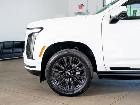 Used 2025 Cadillac Escalade ESV Sport Platinum w/ LPO, ONYX Package RWD image 21