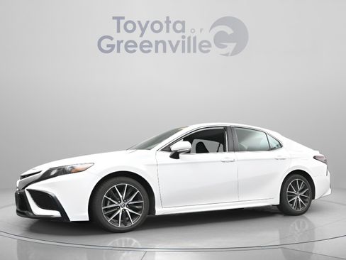 Used 2024 Toyota Camry SE image 4