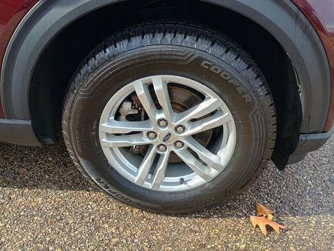 Used 2022 Ford Explorer XLT w/ Equipment Group 202A image 10