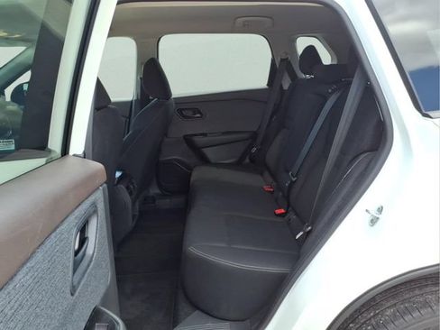 Used 2023 Nissan Rogue S AWD/4WD image 22