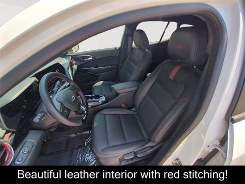 Used 2024 Chevrolet Trax RS w/ Sunroof Package FWD image 4