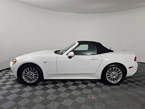 Used 2017 FIAT 124 Spider Classica image 4