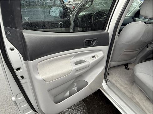 Used 2011 Toyota Tacoma PreRunner w/ TRD Sport Pkg image 18