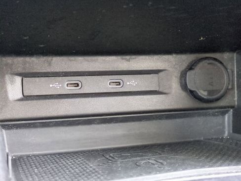 Used 2023 Volkswagen Tiguan SE R-Line image 29