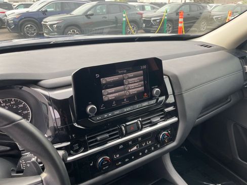 Used 2025 Nissan Pathfinder SV image 20