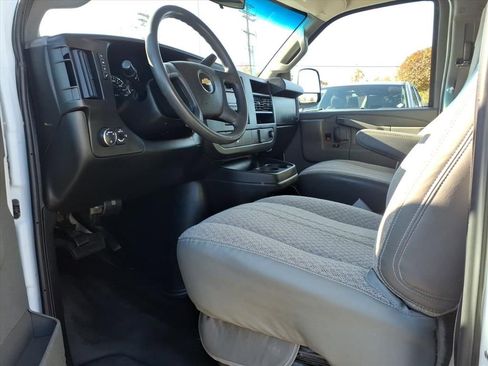 Used 2017 Chevrolet Express 2500 image 8
