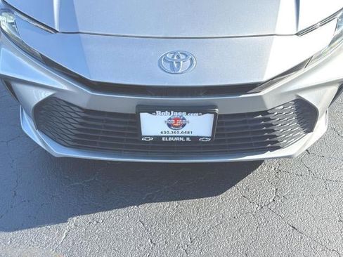 Used 2025 Toyota Camry LE image 29