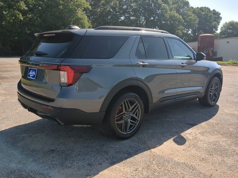 Used 2025 Ford Explorer ST-Line w/ Premium Package AWD/4WD image 3