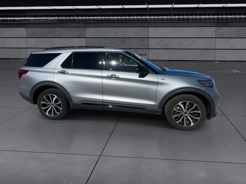 Used 2022 Ford Explorer ST-Line w/ Class IV Trailer Tow Package image 9