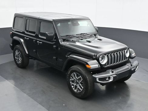 Used 2025 Jeep Wrangler Unlimited Sahara AWD/4WD image 26