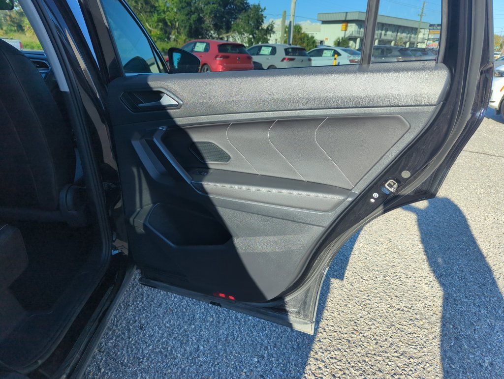 Used 2023 Volkswagen Tiguan SE w/ Panoramic Sunroof Package FWD image 30