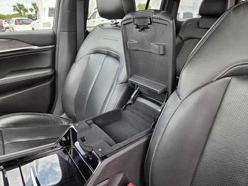 Used 2023 Jeep Grand Cherokee Overland RWD image 34