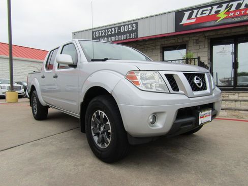 Used 2018 Nissan Frontier PRO-4X AWD/4WD image 5
